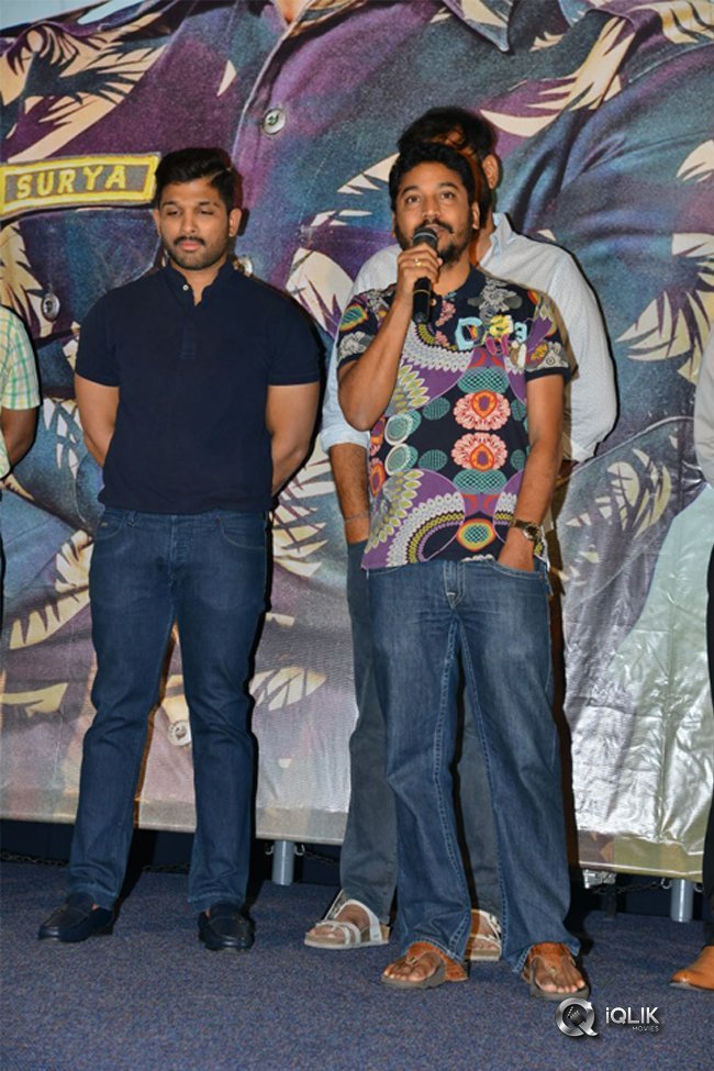 Army-People-Watching-Naa-Peru-Surya-Naa-illu-India-Movie-Photos